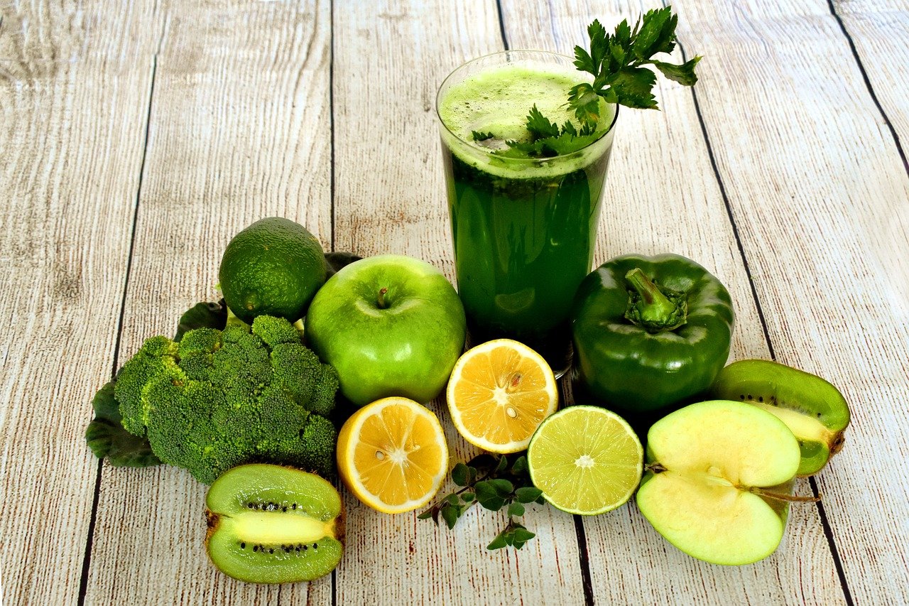 https://fanaszone.com/wp-content/uploads/2025/05/smoothie-3697014_1280.jpg